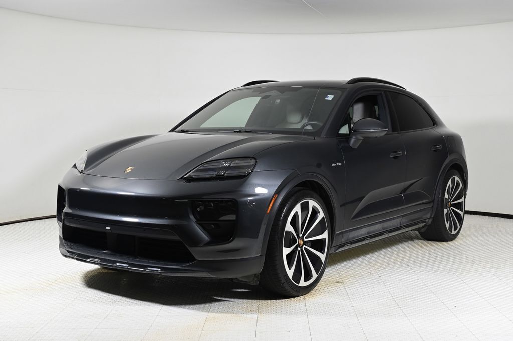 2025 PORSCHE Macan