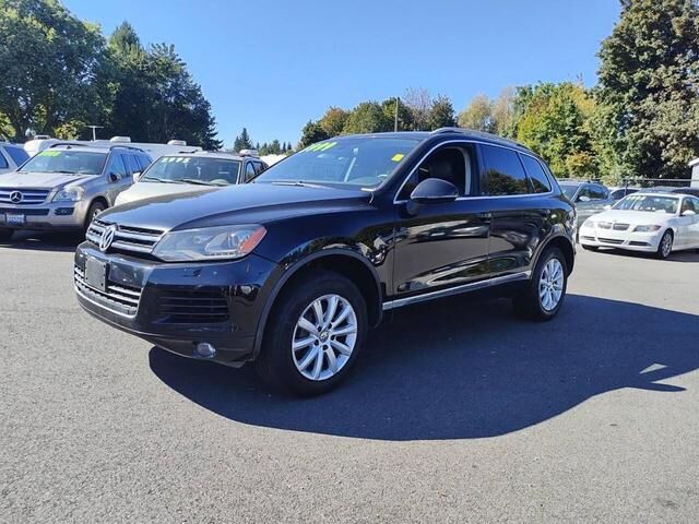 2011 VOLKSWAGEN Touareg
