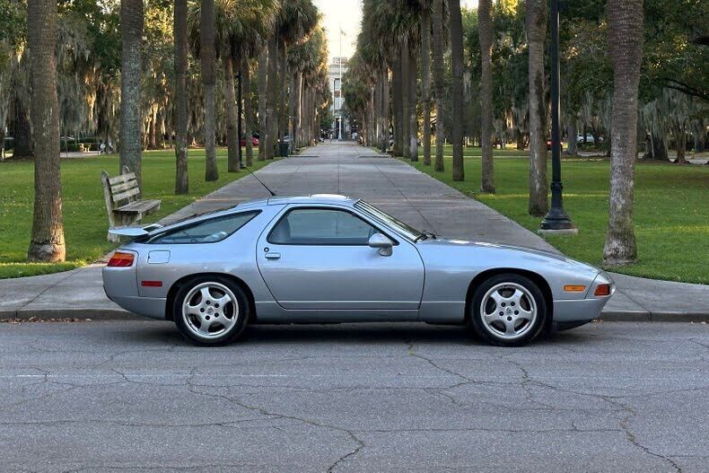 Porsche 928