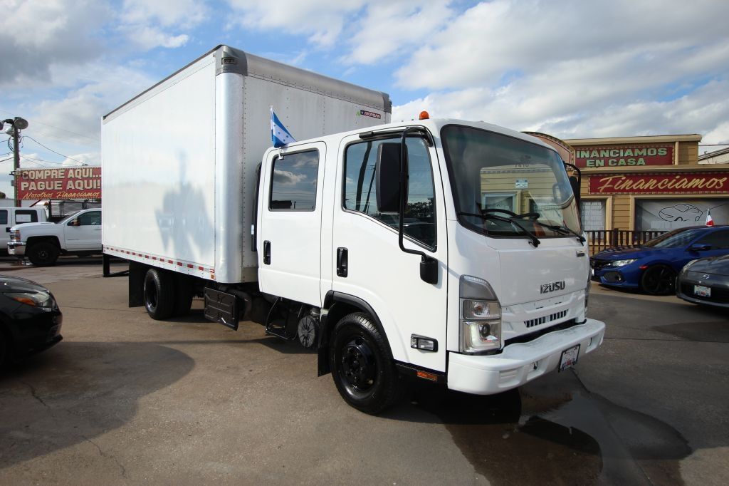 2023 ISUZU NPR-HD