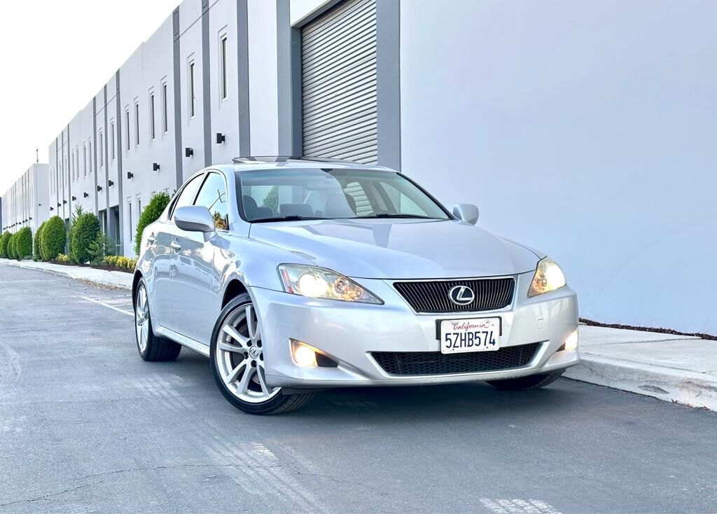 Lexus IS