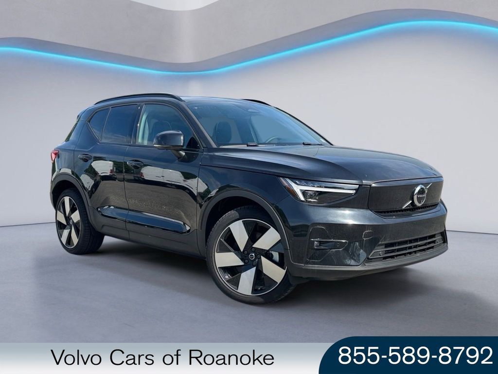 2024 VOLVO XC40