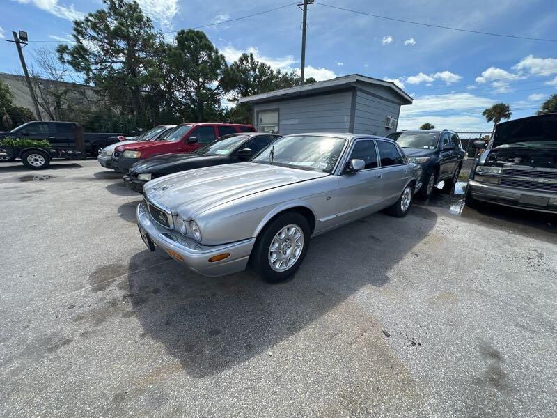Jaguar XJ8