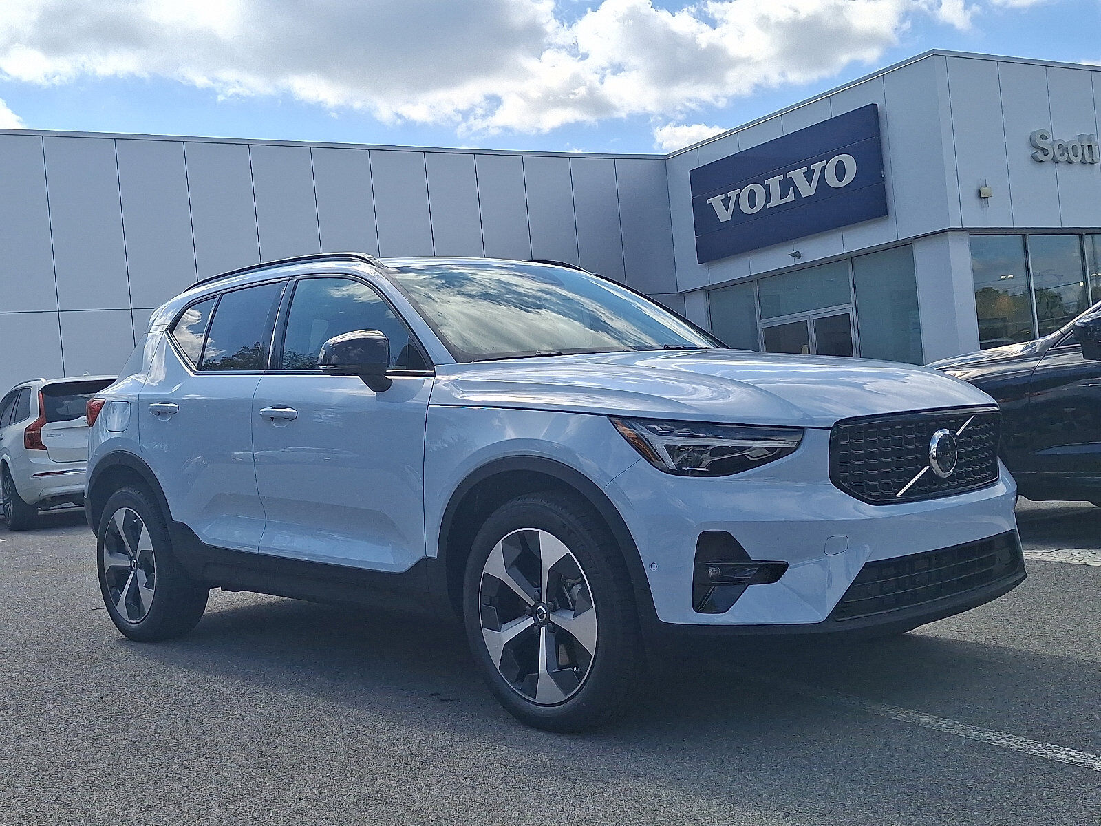 2026 VOLVO XC40