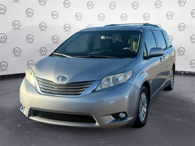 2013 TOYOTA Sienna