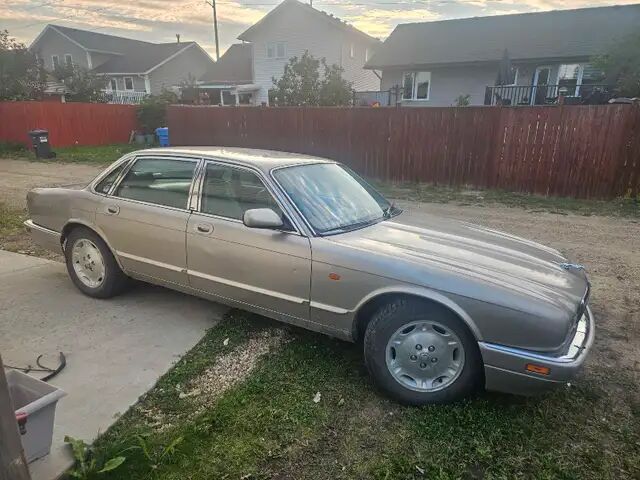 Jaguar XJ6