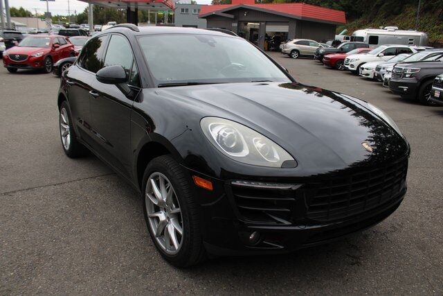 2017 PORSCHE Macan