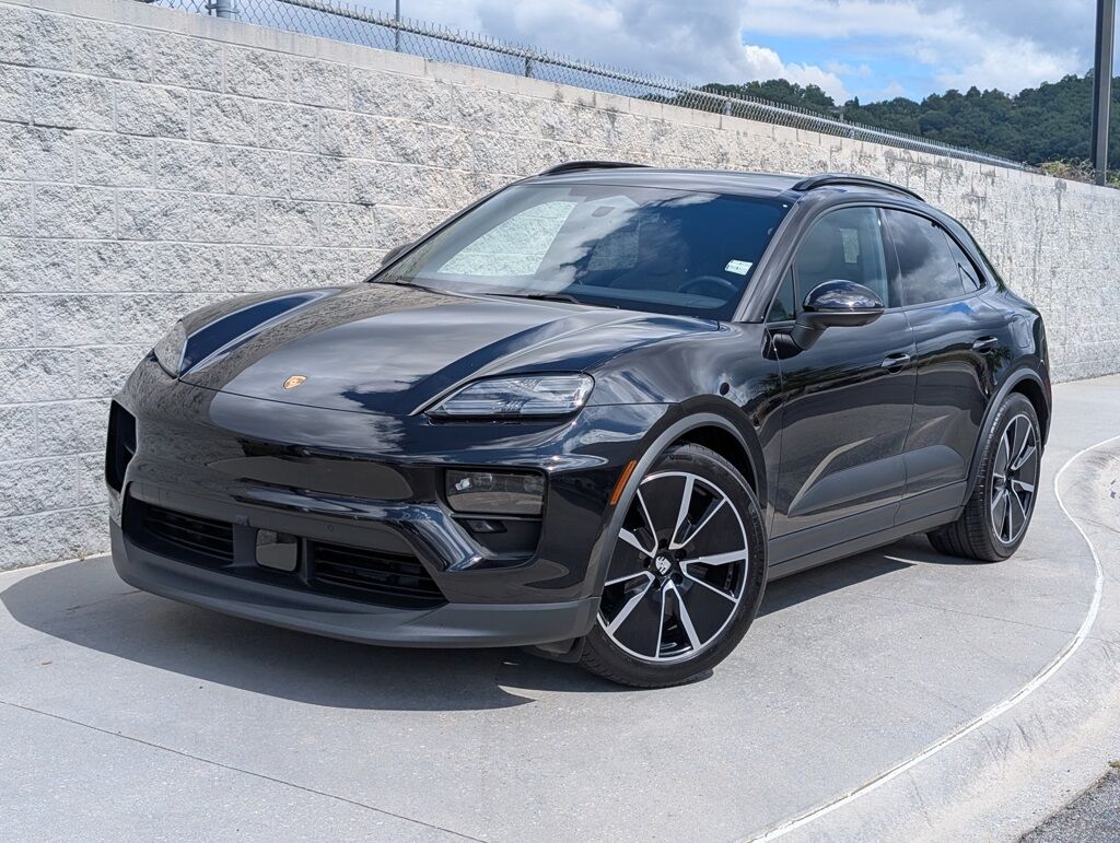 2025 PORSCHE Macan