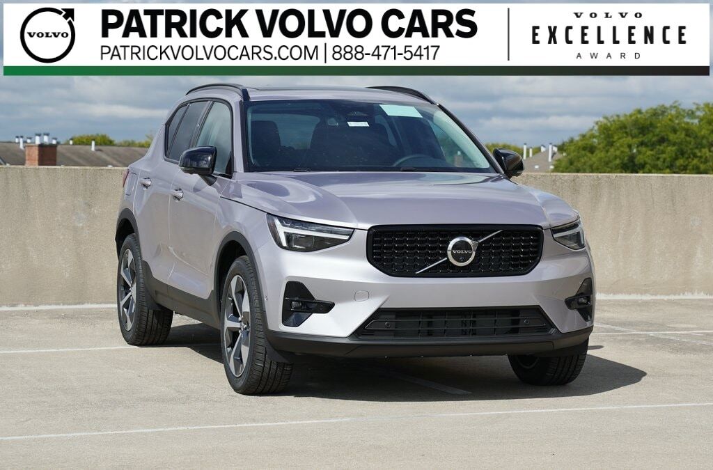 2026 VOLVO XC40