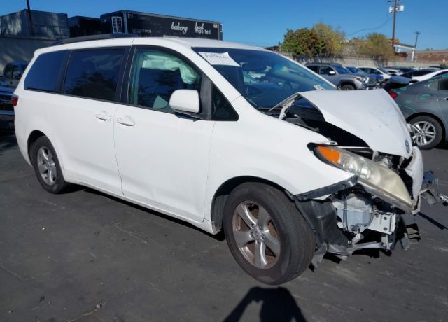 2015 TOYOTA Sienna