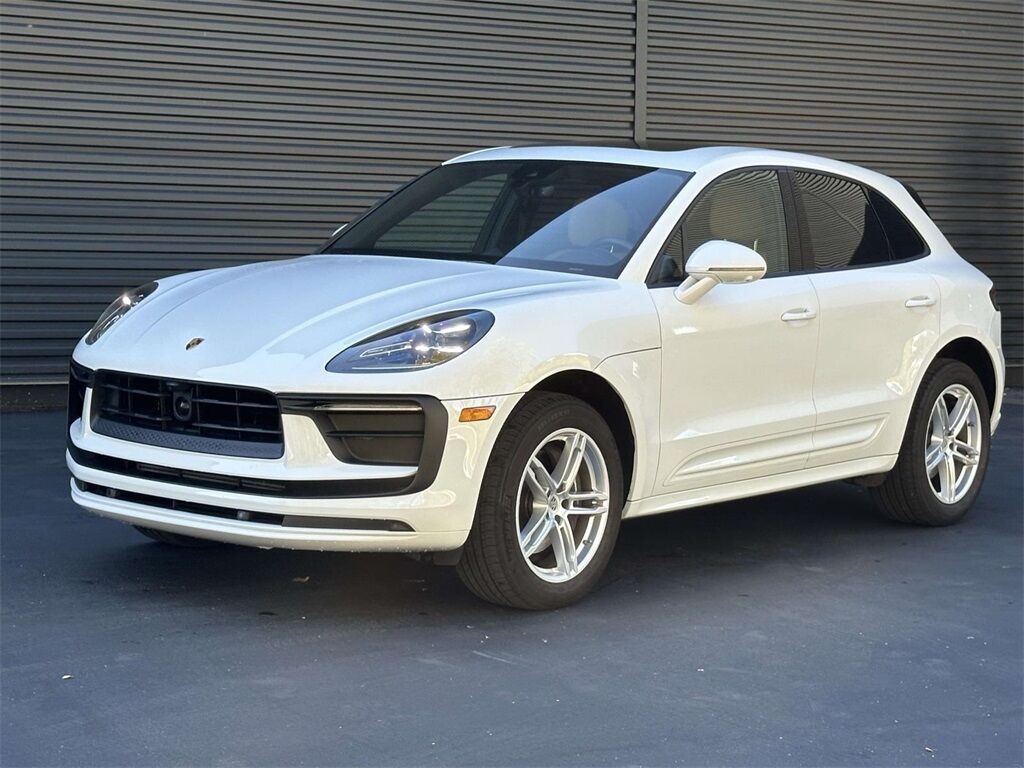 2025 PORSCHE Macan
