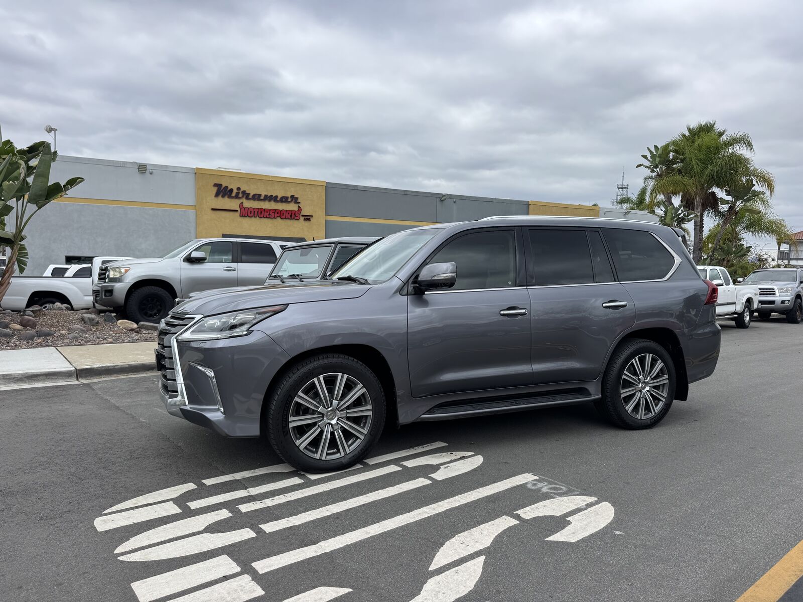 2016 LEXUS LX