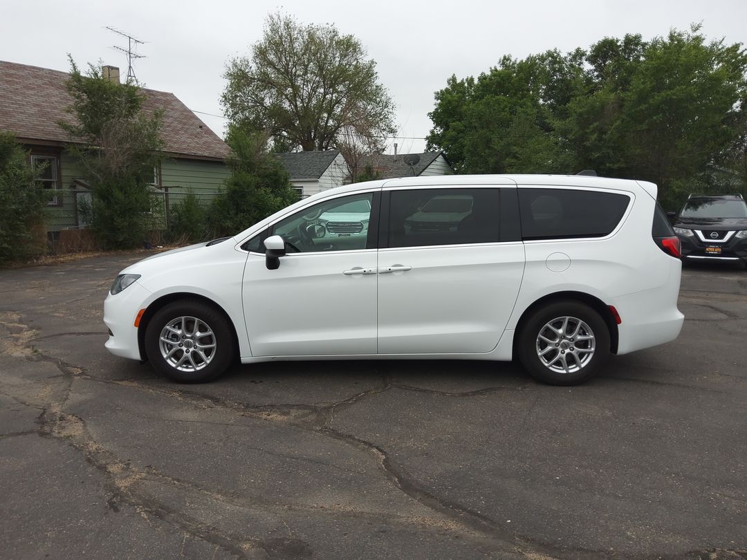 2022 CHRYSLER Voyager