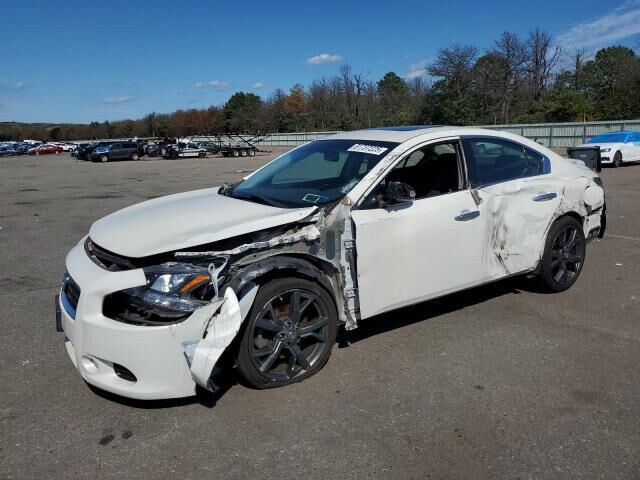 Nissan Maxima