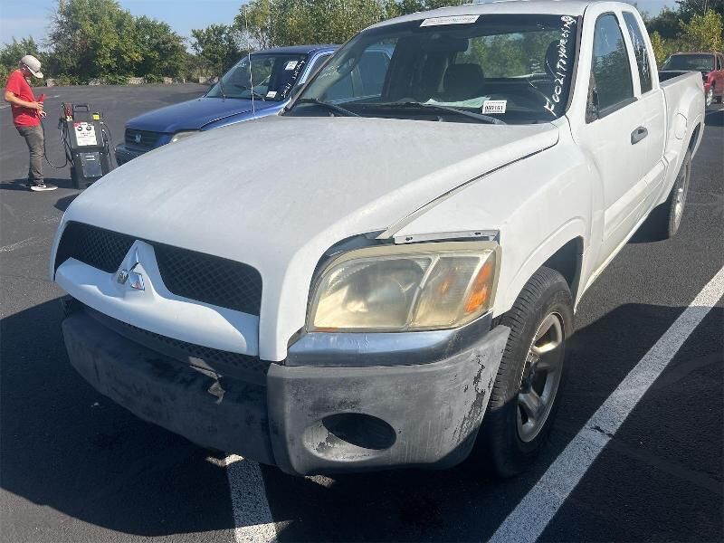 Mitsubishi Raider