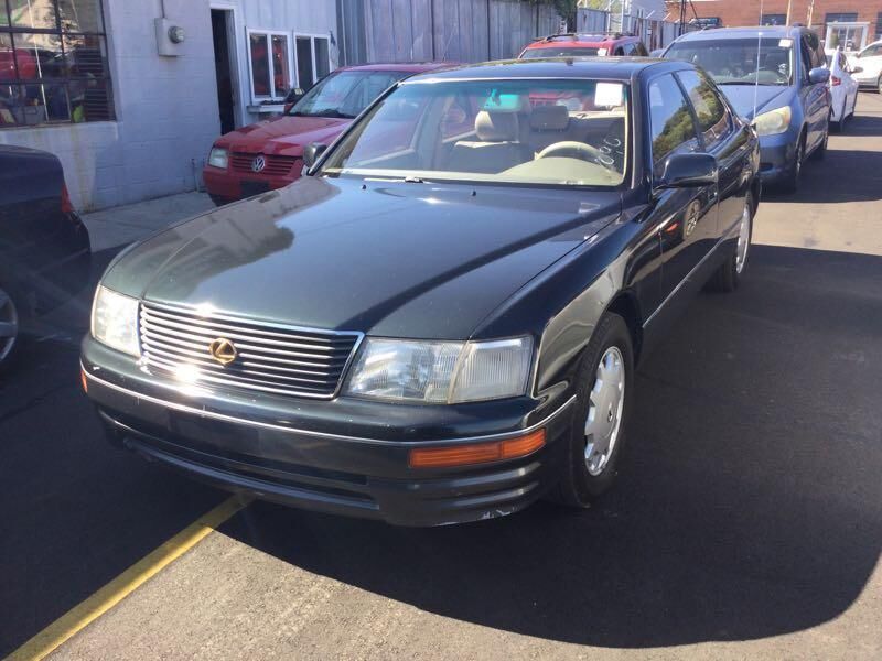 Lexus LS