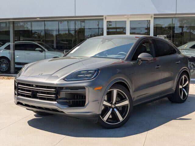 2025 PORSCHE Cayenne