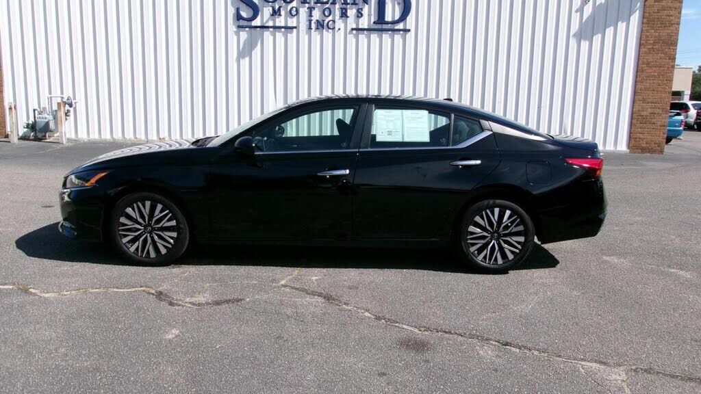 2024 NISSAN Altima