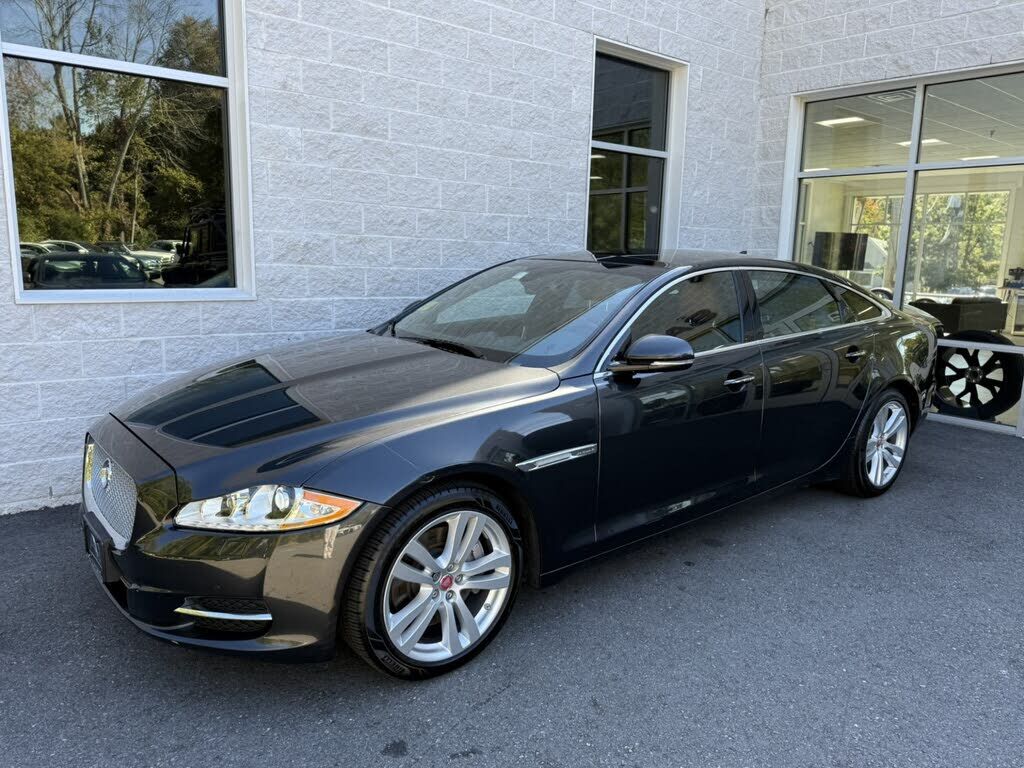 Jaguar XJ