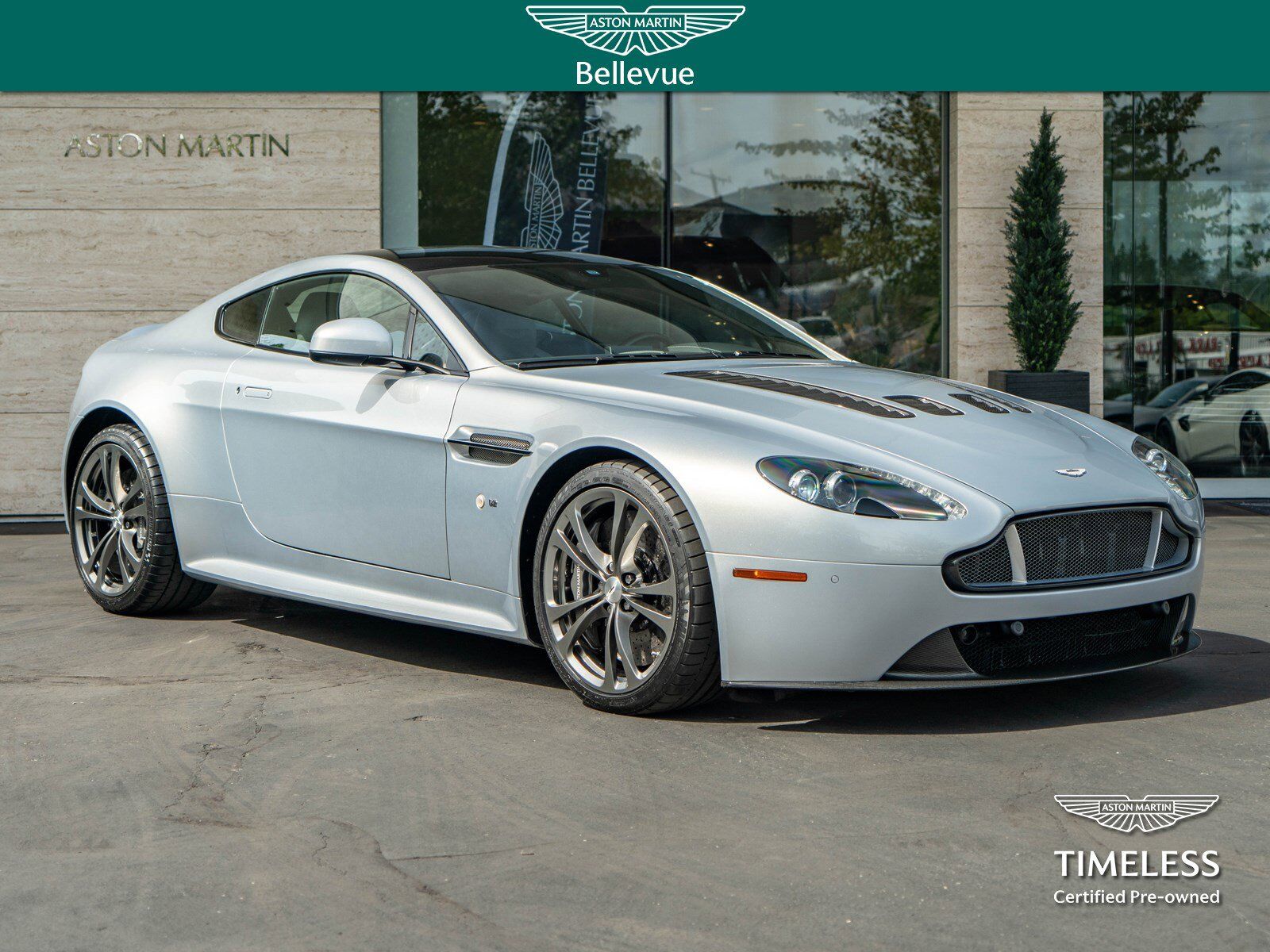 Aston Martin V12 Vantage