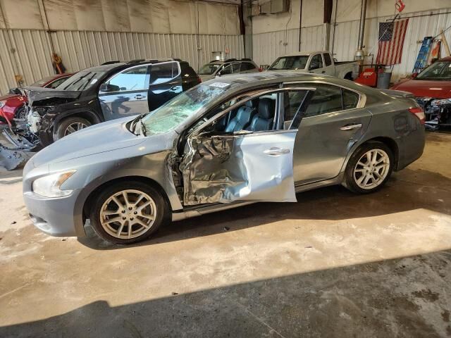 Nissan Maxima