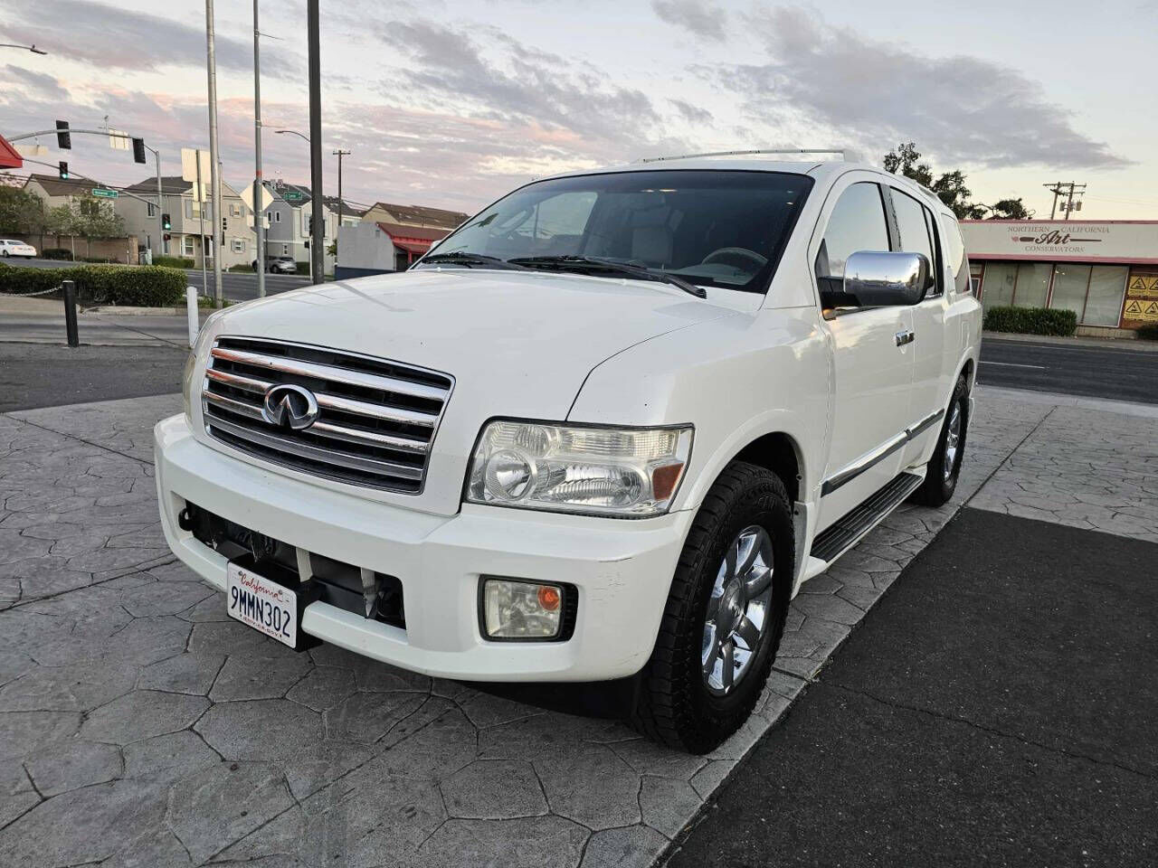 Infiniti QX56