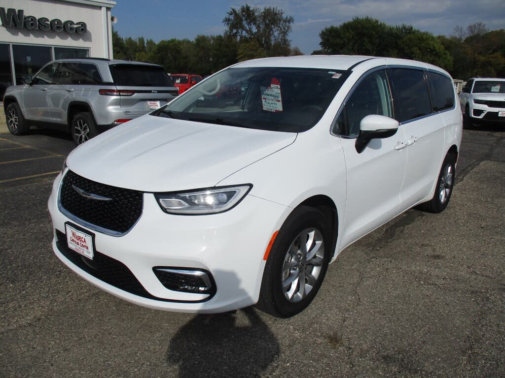 2023 CHRYSLER Pacifica