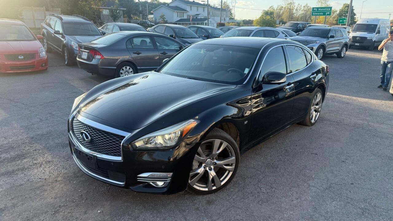 Infiniti Q70