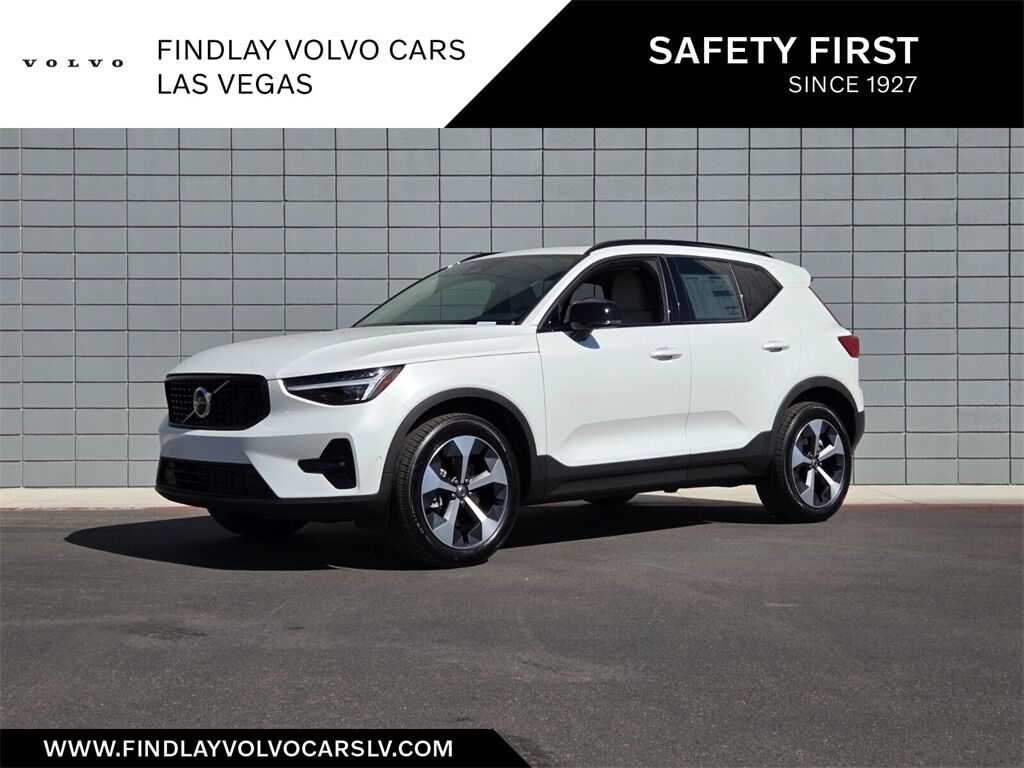 2026 VOLVO XC40