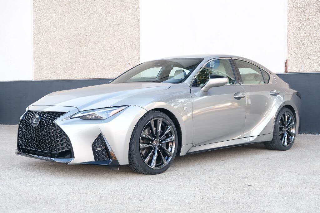 2022 LEXUS IS