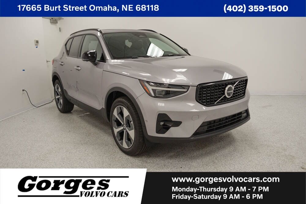 2026 VOLVO XC40