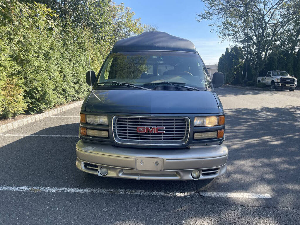 GMC Savana