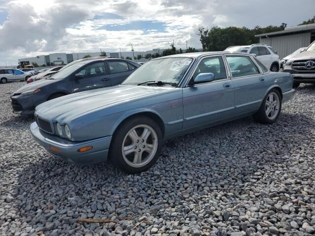 Jaguar XJ