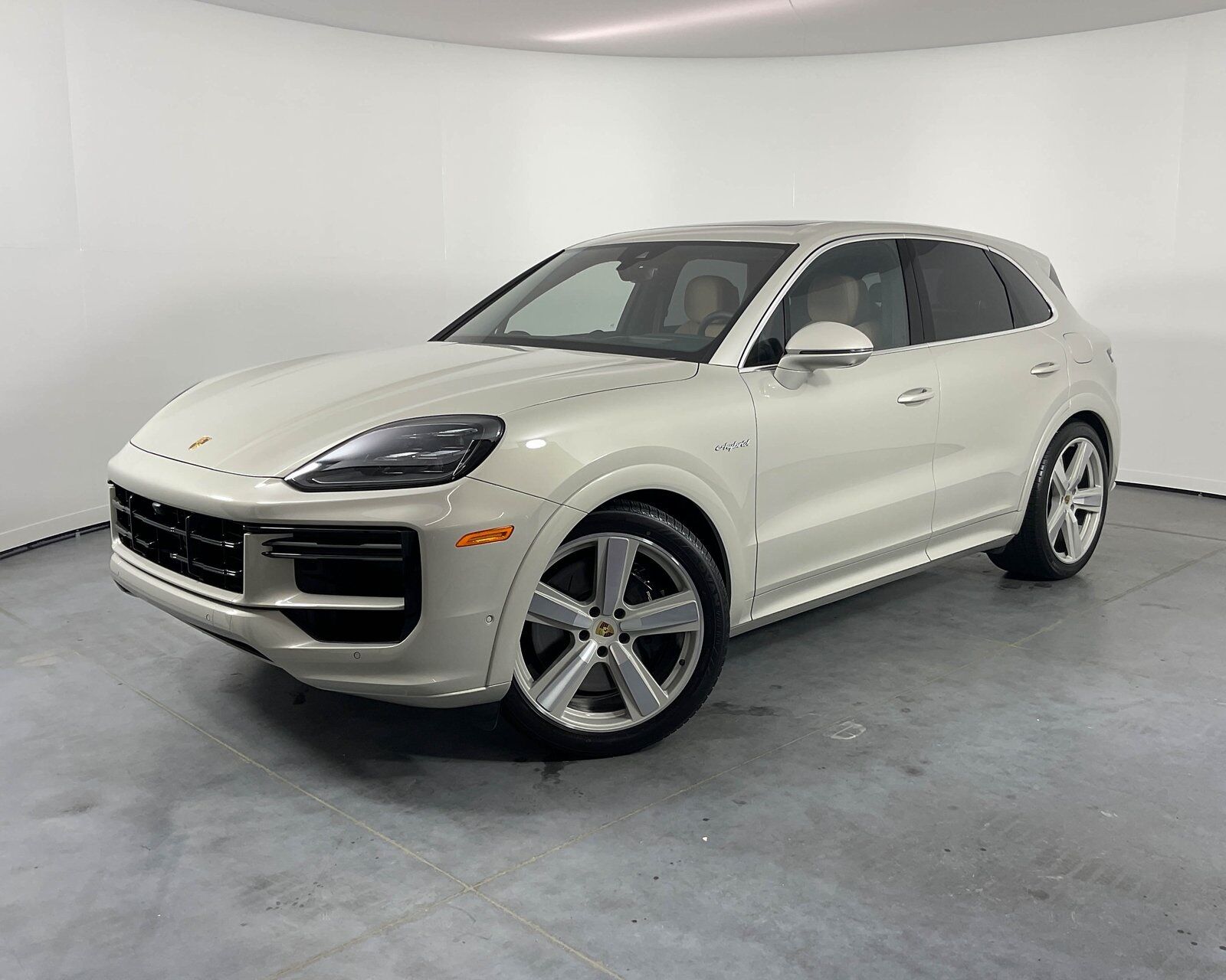 2024 PORSCHE Cayenne