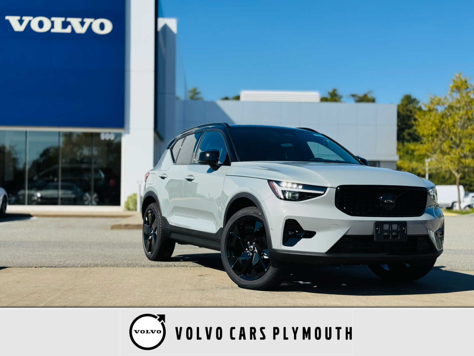 2026 VOLVO XC40