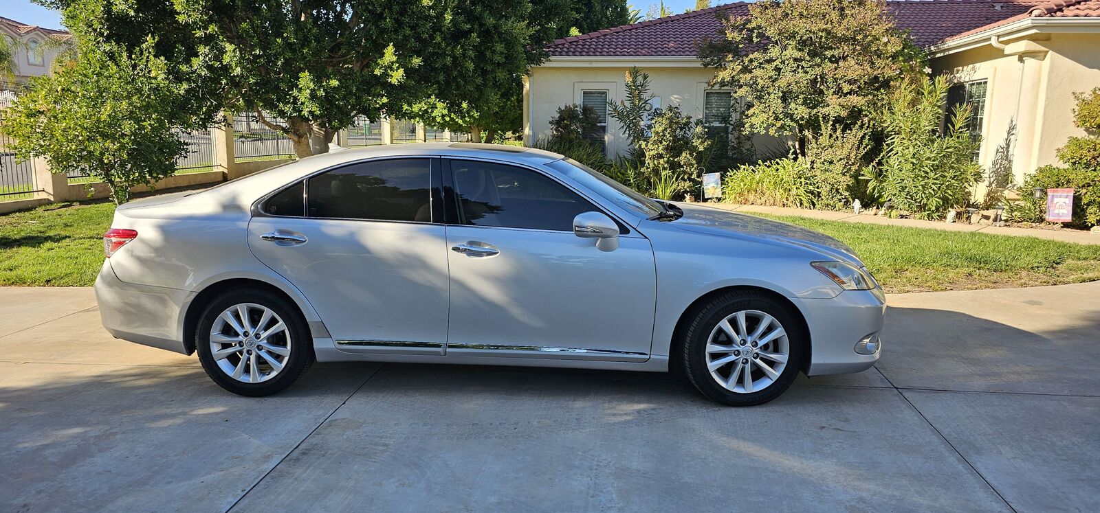 Lexus ES