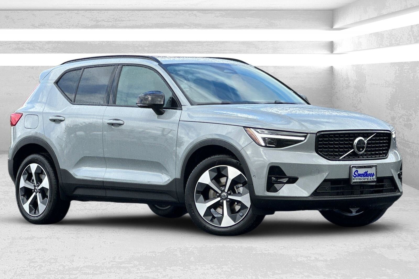 2026 VOLVO XC40