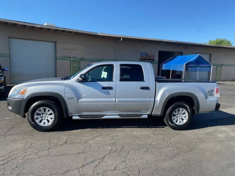 2006 MITSUBISHI Raider