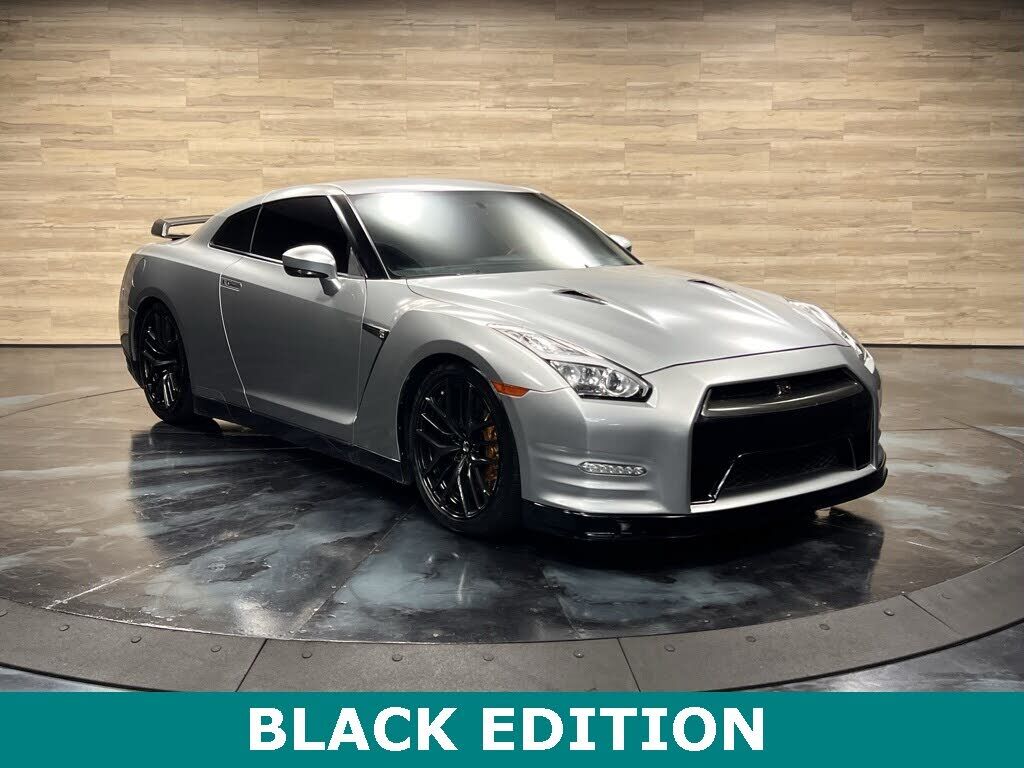 2016 NISSAN GT-R
