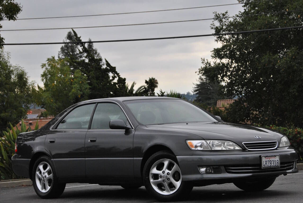 Lexus ES