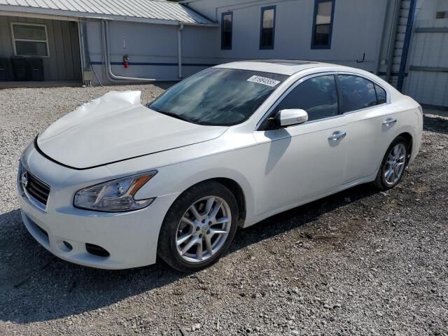 Nissan Maxima