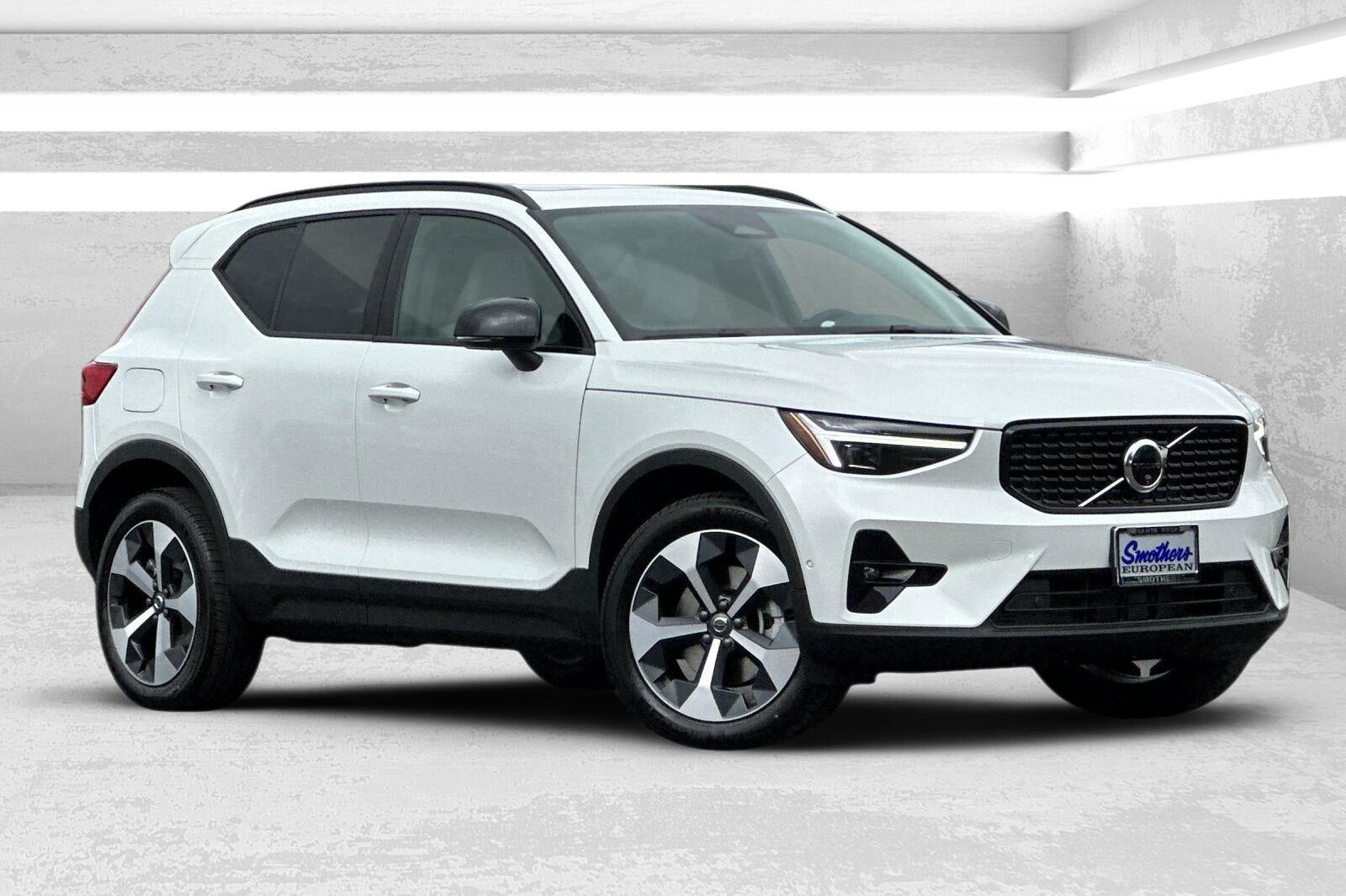 2026 VOLVO XC40