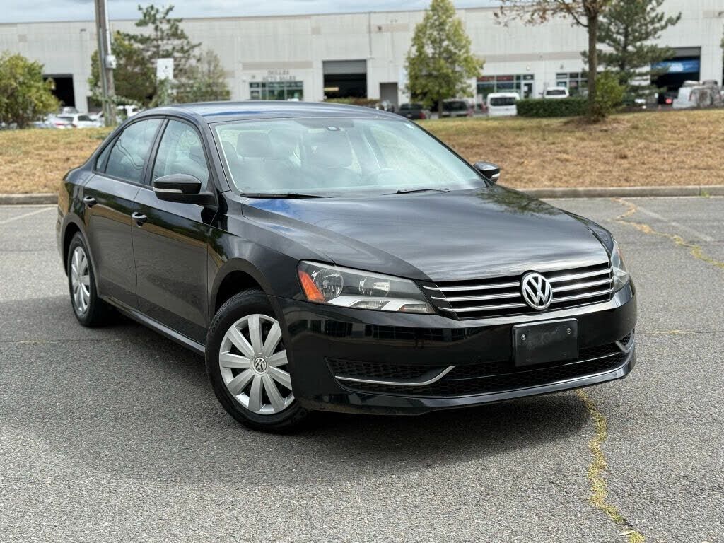 2013 VOLKSWAGEN Passat