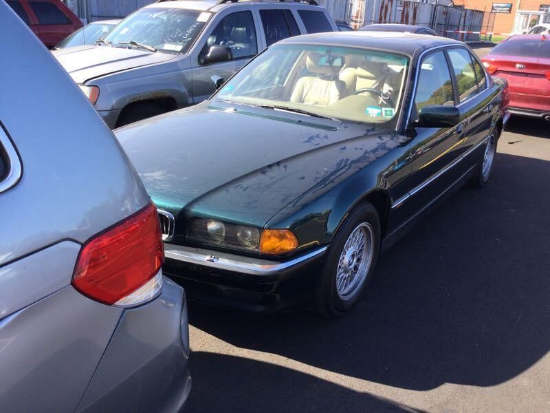 BMW 740i