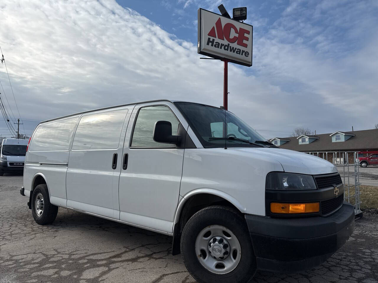 2019 CHEVROLET Express