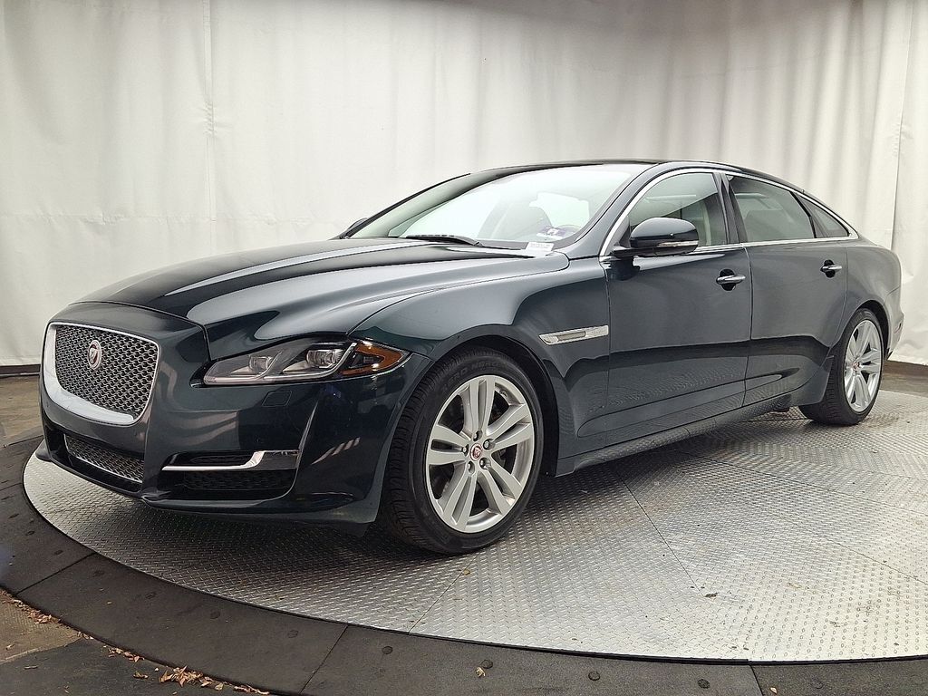 Jaguar XJ