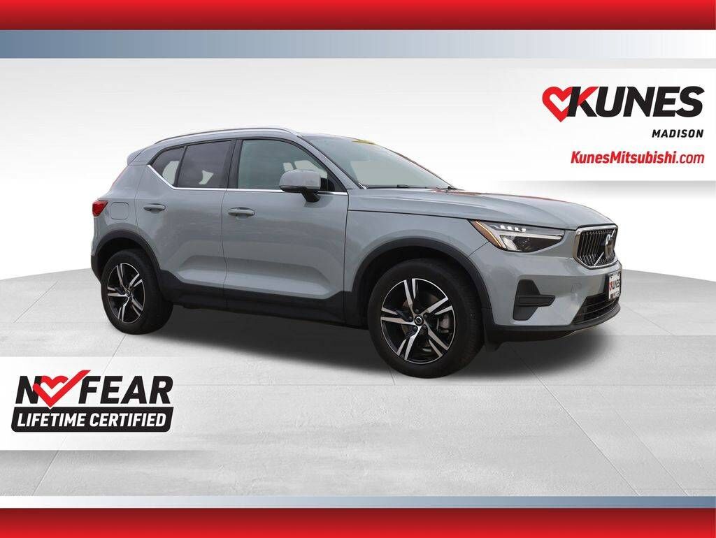 2024 VOLVO XC40