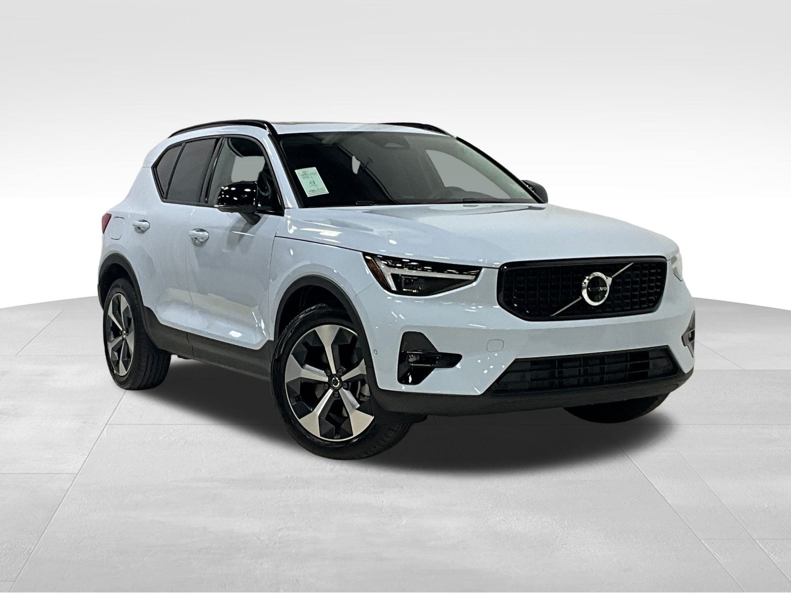2026 VOLVO XC40