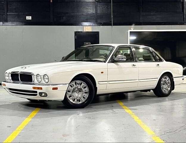 Jaguar XJ12