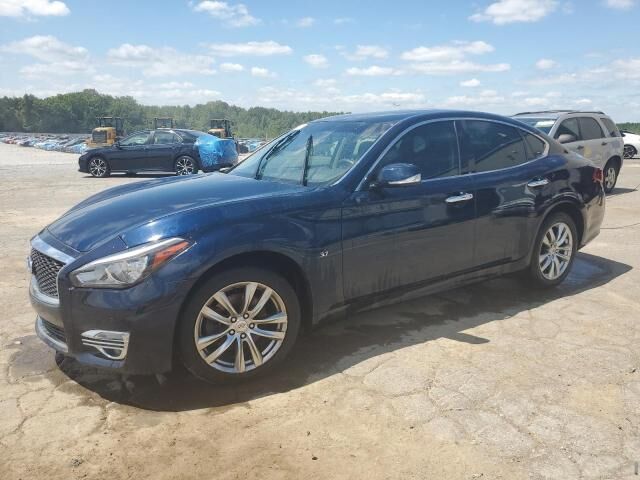 Infiniti Q70